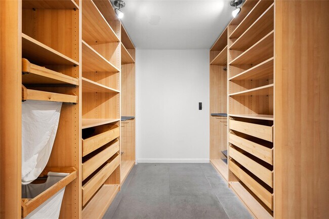 Building Photo - 4900 N Ocean Blvd