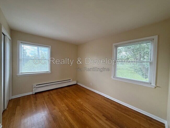 Building Photo - 245 Uteg St