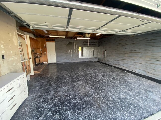 Building Photo - Updated 3 Bedroom Cypress House w/ 2 Car G...
