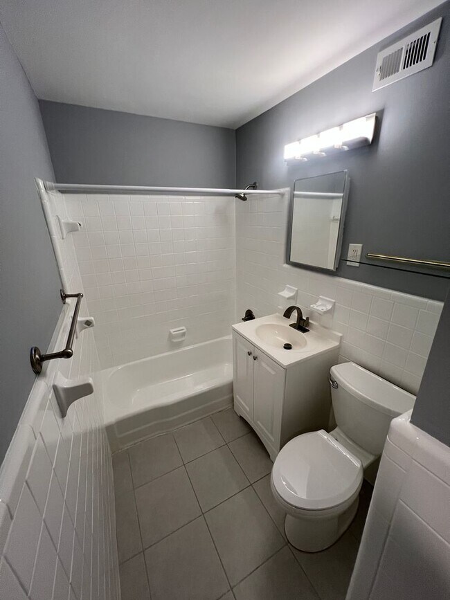 Building Photo - 3057 Pharr Ct N Northwest