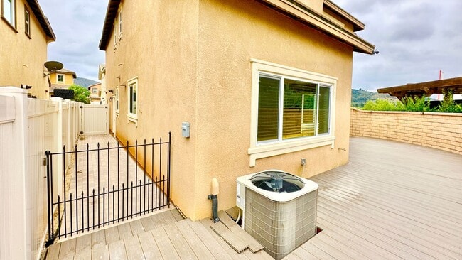 Building Photo - Beautiful Two-Story Home in the Newer Community of Horse Creek Ridge in Fallbrook!