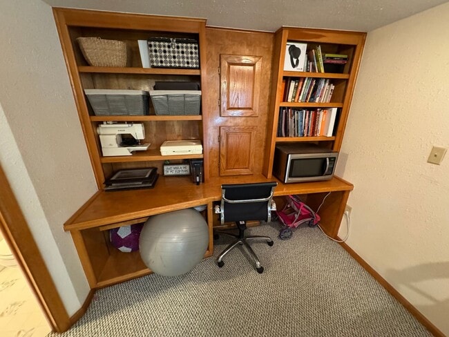 Building Photo - Wonderful Highlands Ranch Location!