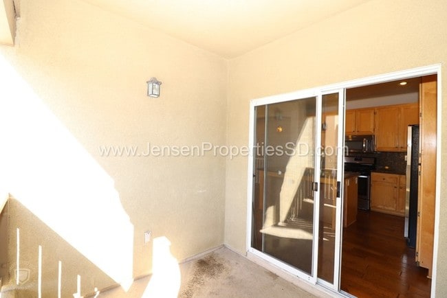 Building Photo - 2 Bed, 2 Bath Townhome w/ Garage and Laundry