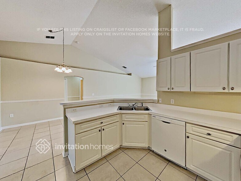 Building Photo - 640 Eldron Ave