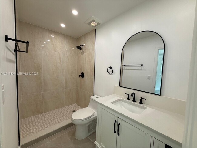 Building Photo - 5530 SW 96th Ave