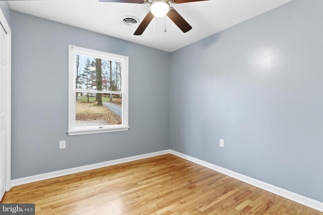 Building Photo - 122 Stuart Dr