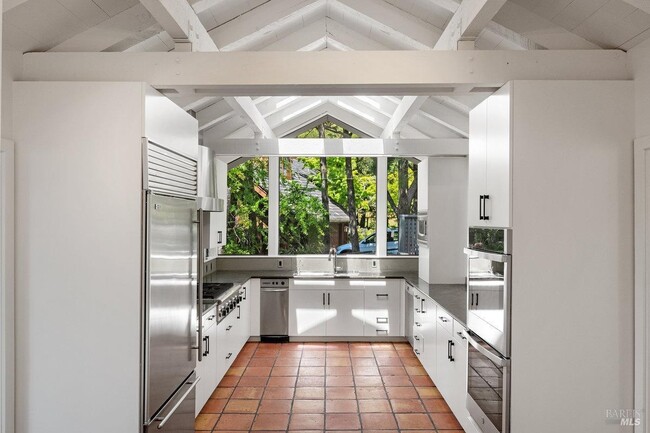 Building Photo - 19 Venado Dr