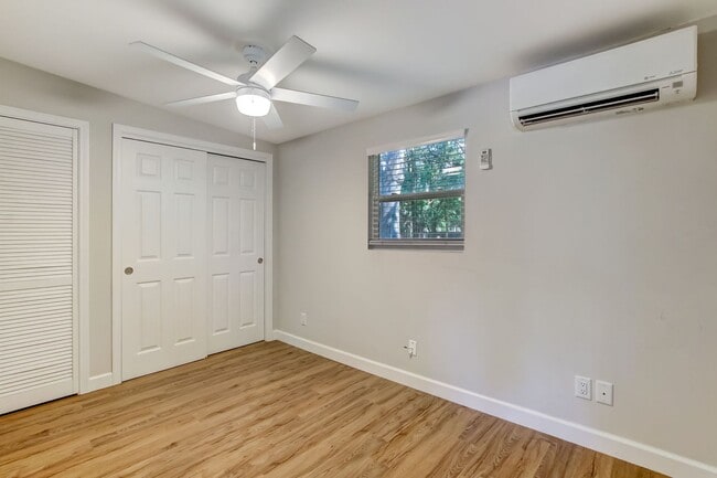 Building Photo - 210 S 14th St