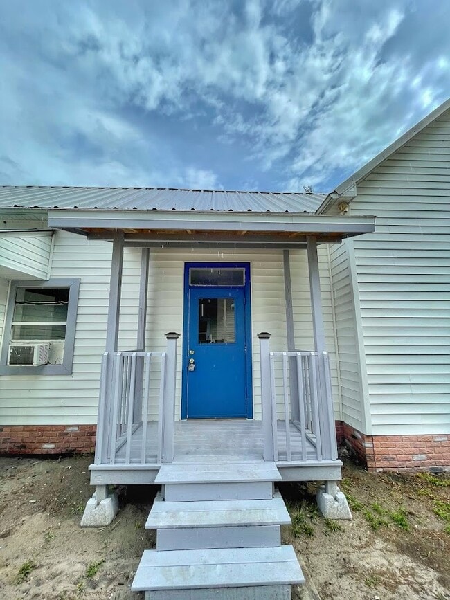 Building Photo - 804 NW 1st Ave