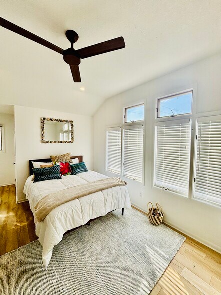 Building Photo - 3341 1st Ave