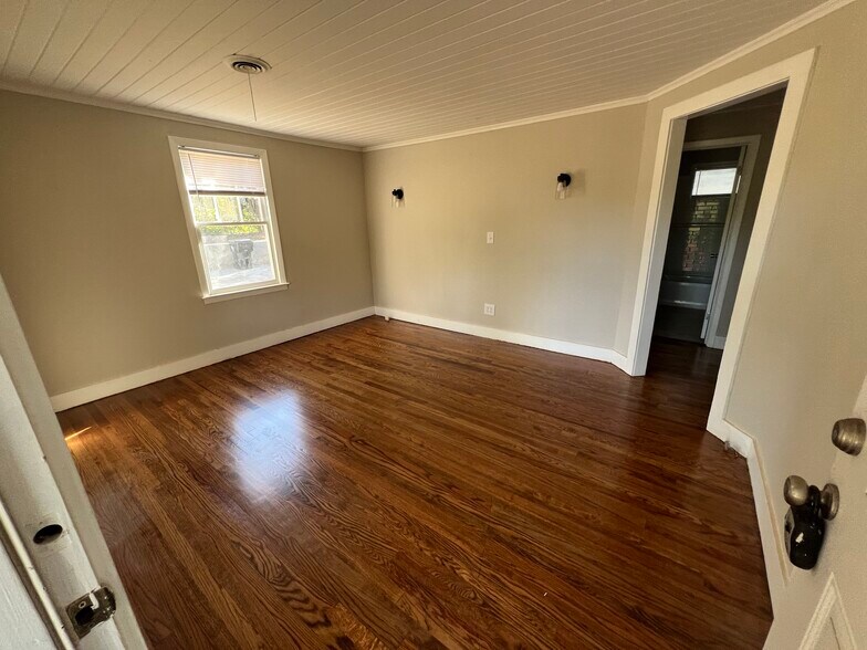 Walk-in to Den - 323 Sally Dr