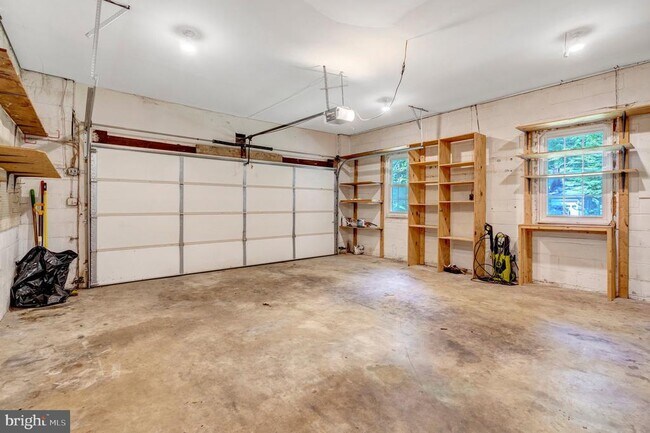 Building Photo - 8916 Braeburn Dr
