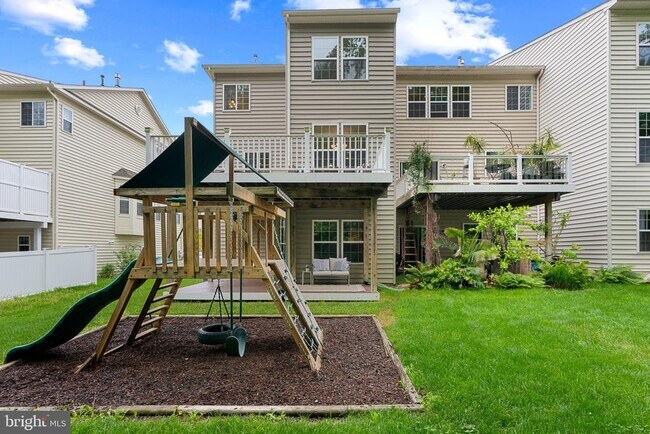 Building Photo - 232 Mohegan Dr