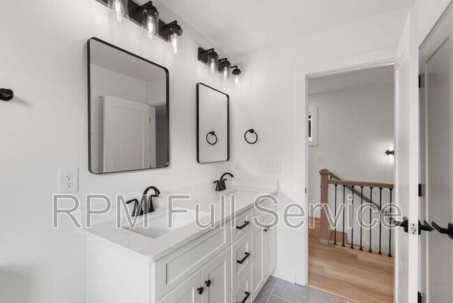 Building Photo - 1715B Heiman Street