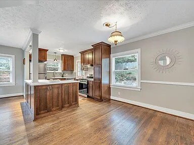 Building Photo - 823 Windsor Ave SW