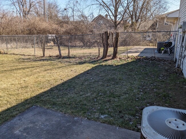 Building Photo - 2411 Carnation Dr