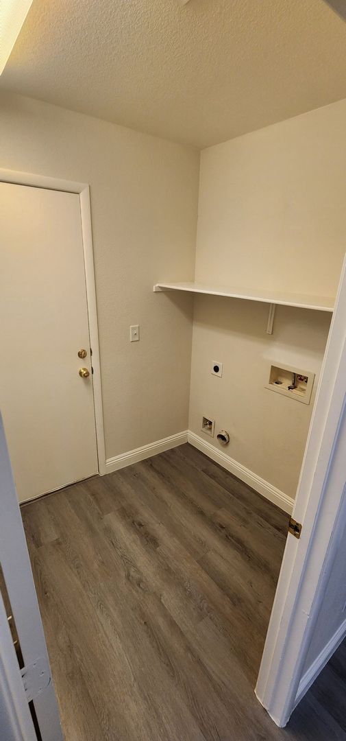 Building Photo - HOUSING CHOICE VOUCHER APPROVED! Spacious Henderson Home with Open Layout & Endless Backyard Pote...