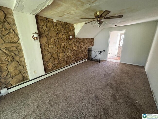 Building Photo - 3200 Highland Dr