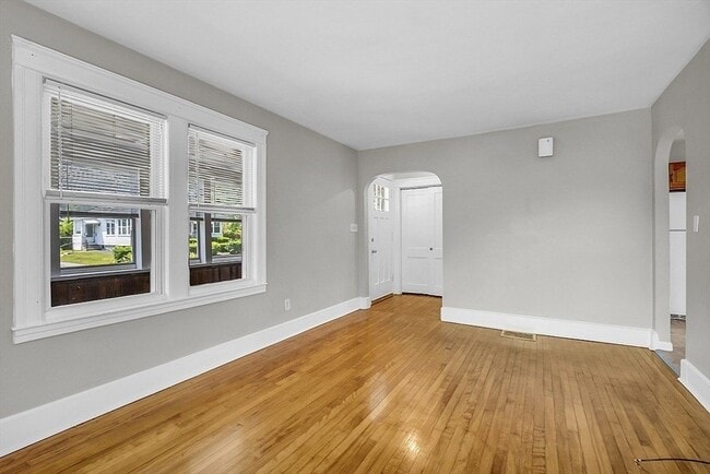 Building Photo - 36 Rowena St