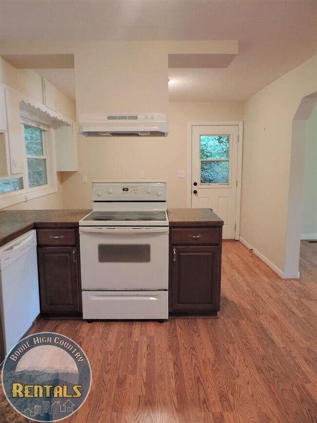 Building Photo - 147 Woodland Dr