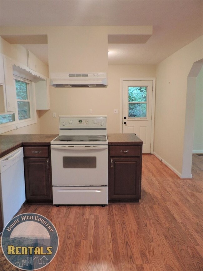 Building Photo - 3bd/2ba Ranch-Style Home Central to Boone