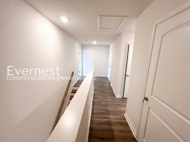 Building Photo - Spacious 3-Bedroom Home in a Prime Location / Pet Friendly /Available Now!
