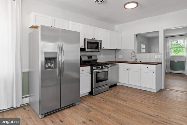 Building Photo - 2305 Pickwick Rd