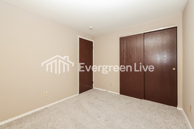 Building Photo - 4727 Stonehedge St