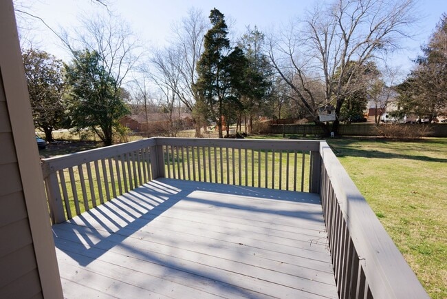 Building Photo - Charming 3-Bedroom/ 2.5 Bath Home in Royal...