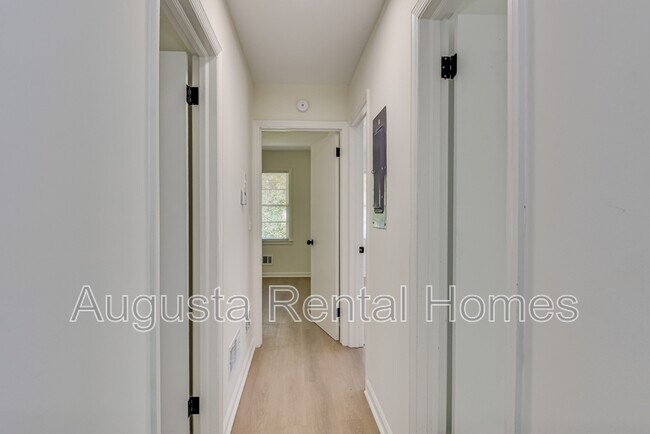 Building Photo - 2618 Providence Ct