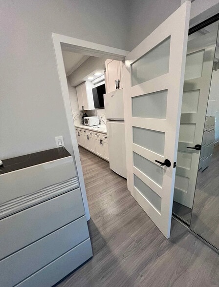 Building Photo - 8852 Bluffdale Dr