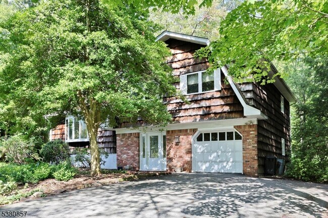 Building Photo - 6 Catherine Ct
