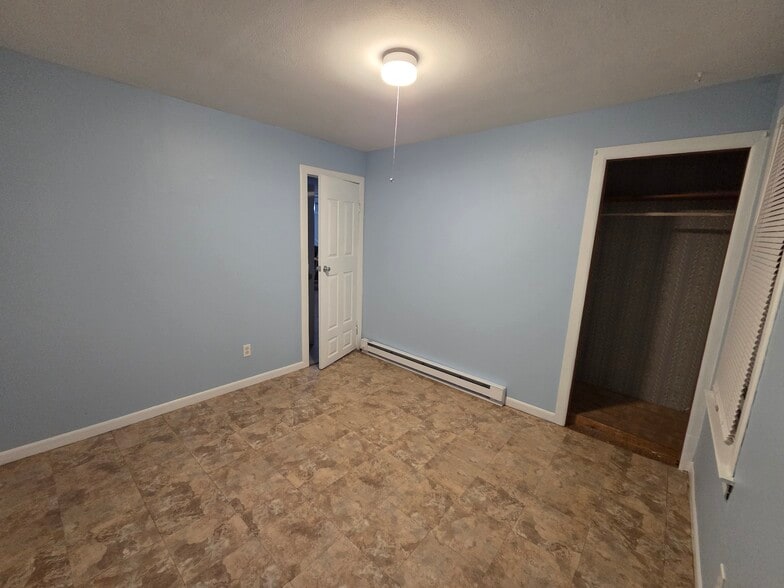 Building Photo - 24 Rocky Hill Ave