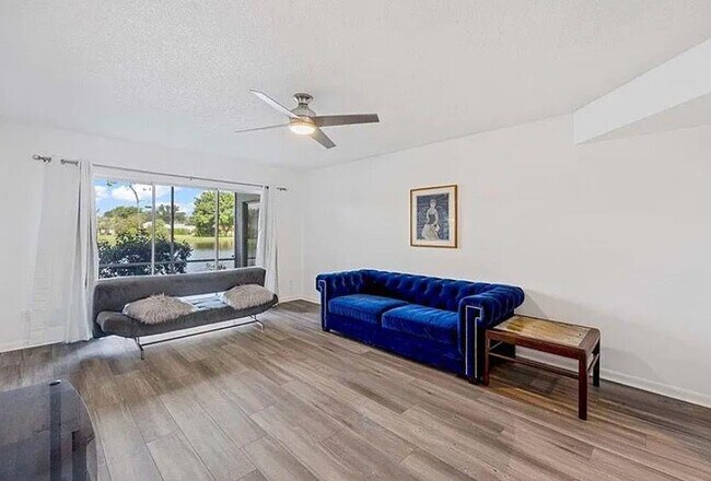 Building Photo - 209 Bobolink Way