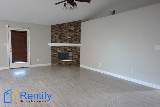 Building Photo - 3908 White Sands Dr