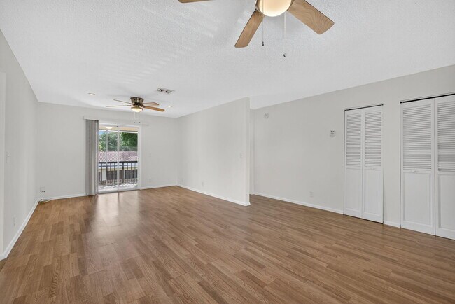 Building Photo - 1580 Montauk Dr