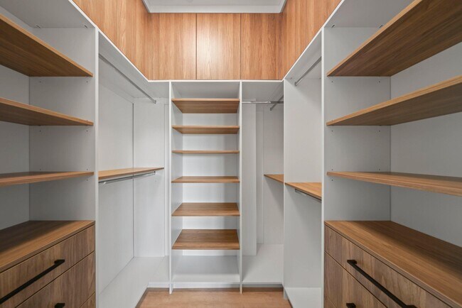 Building Photo - 285 SE 6th Ave