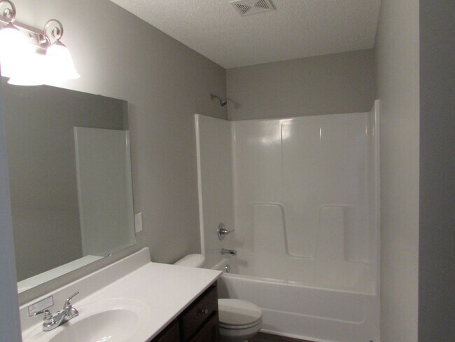 Building Photo - 1000A Mayfield Dr