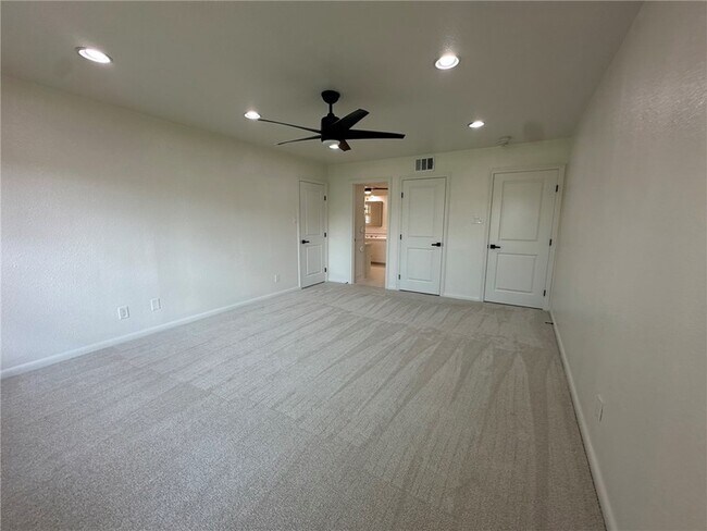 Building Photo - 301 Bermuda Pl