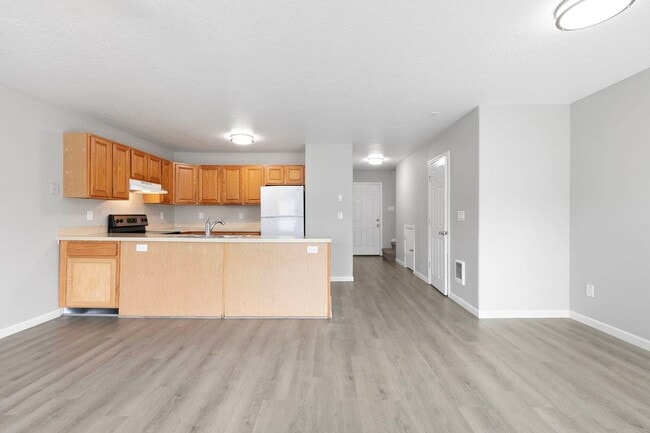 Building Photo - Fantastic 3-Bedroom, 1.5-Bath Duplex With landscaping Included!