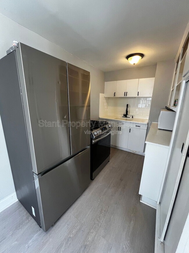 Building Photo - 20 W Park St