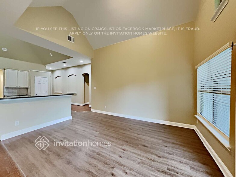 Building Photo - 622 W Fate Main Pl