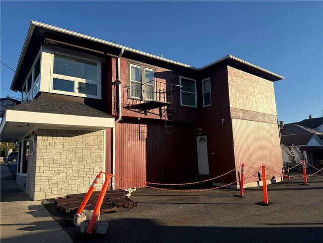 Building Photo - 1037 Cass Ave