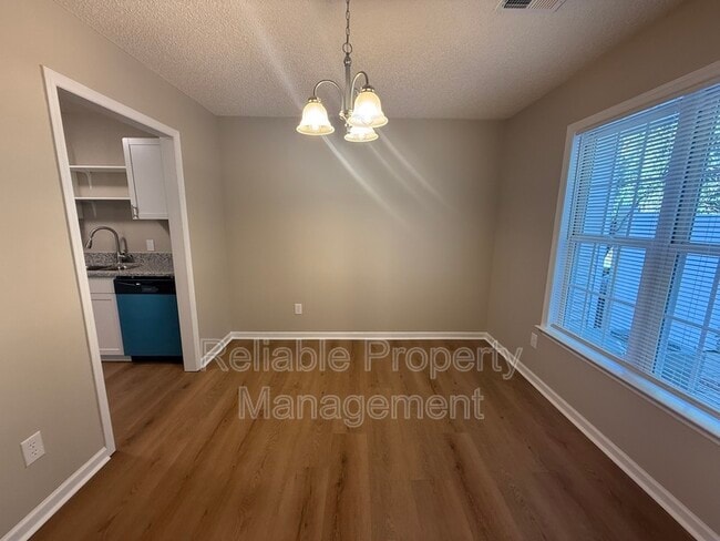 Building Photo - 420 E Rose St