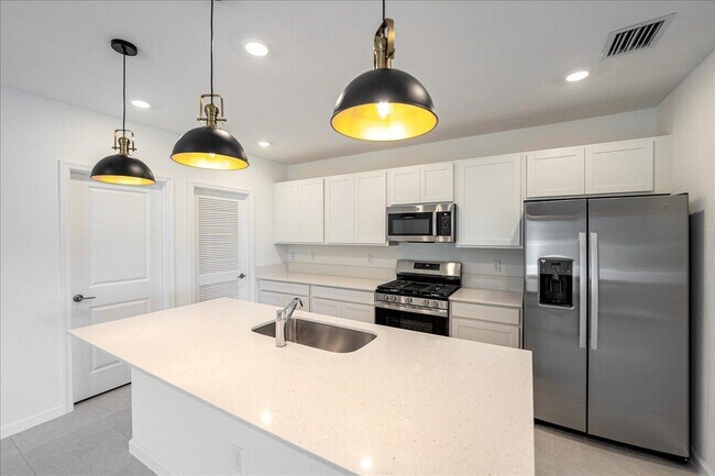 Building Photo - 11161 NW Fernbrook Dr