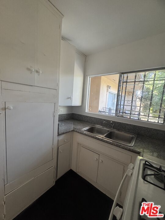 Building Photo - 4106 Rosewood Ave