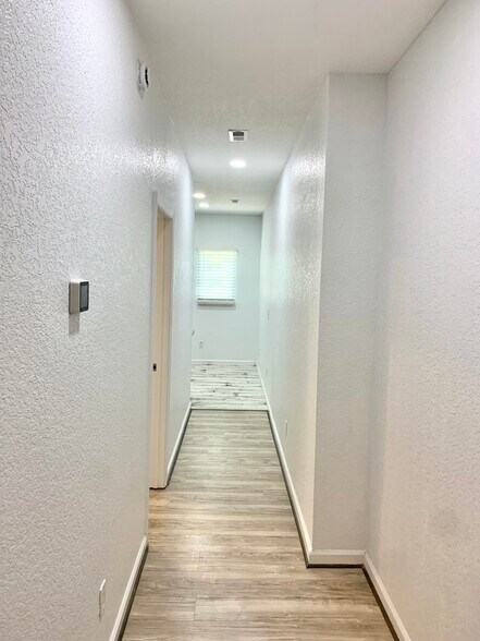 Building Photo - 156 Tynes St