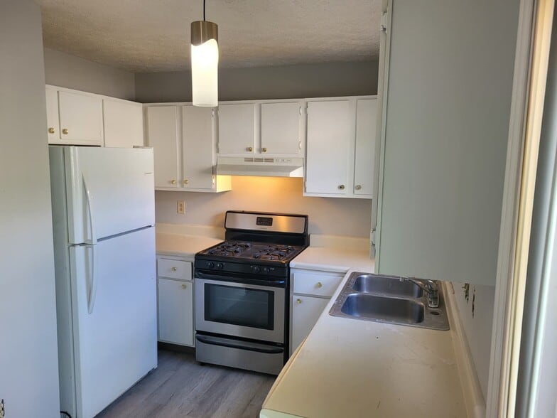 Building Photo - 872 Upholland Ln