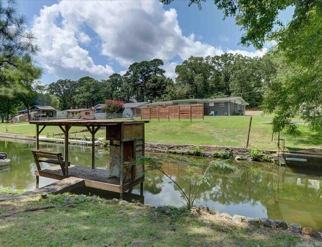Building Photo - 202 Little John Trail