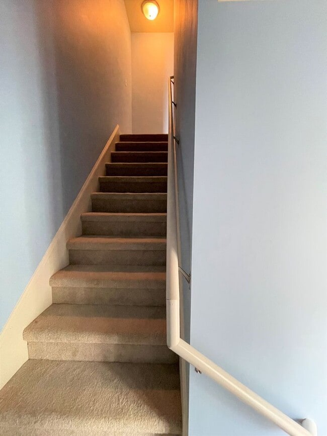 Building Photo - 404 Sullivan Loop Rd